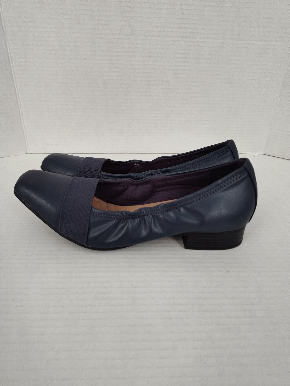 Clarks Tilmont Slip on Navy Blue Leather Loafers Size 10 Elastic Sides Shoes - Picture 6 of 6